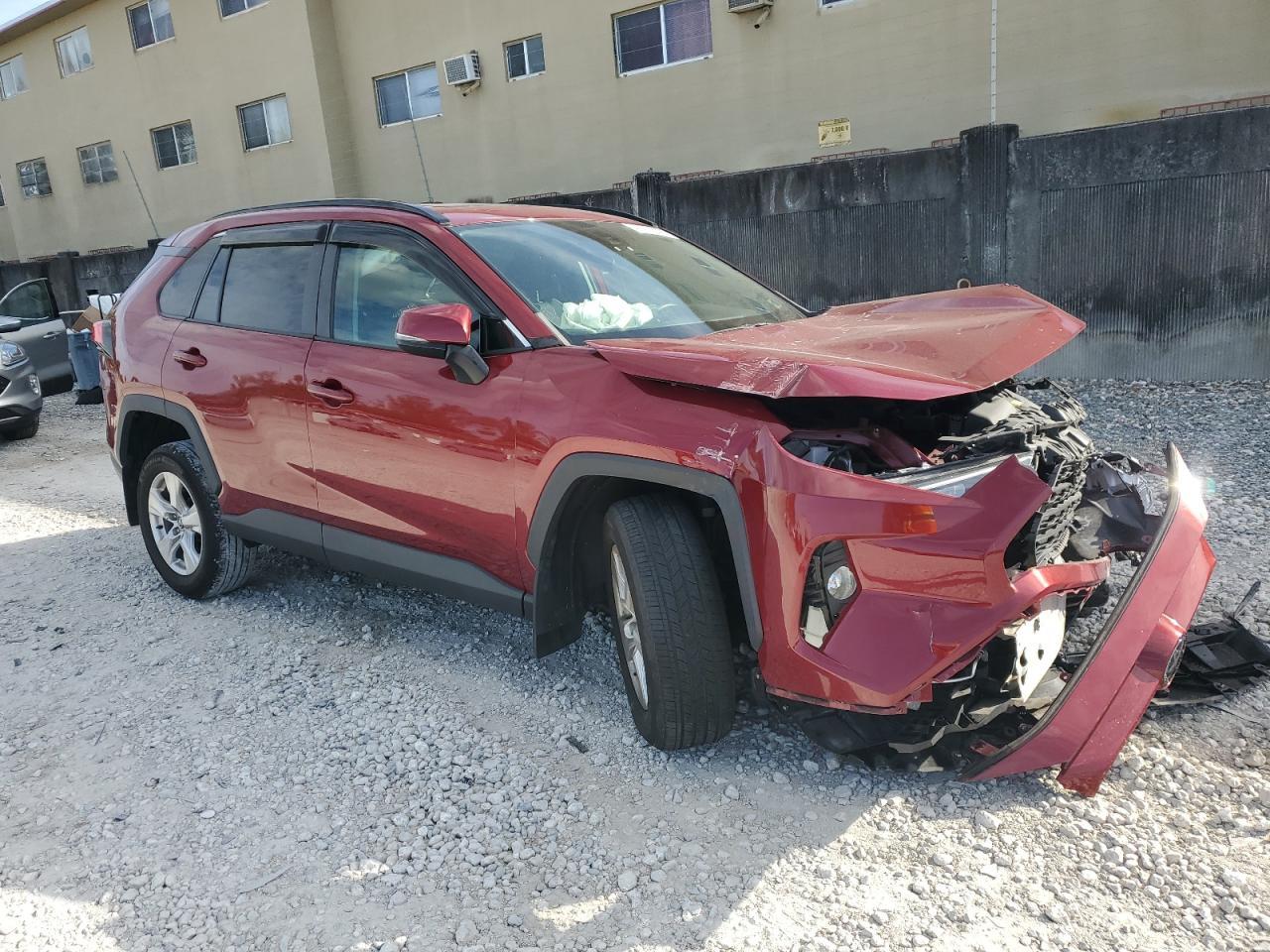 2020 TOYOTA RAV4 XLE - Image 4