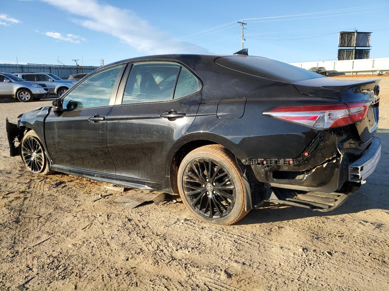 2020 TOYOTA CAMRY SE - Фото 2