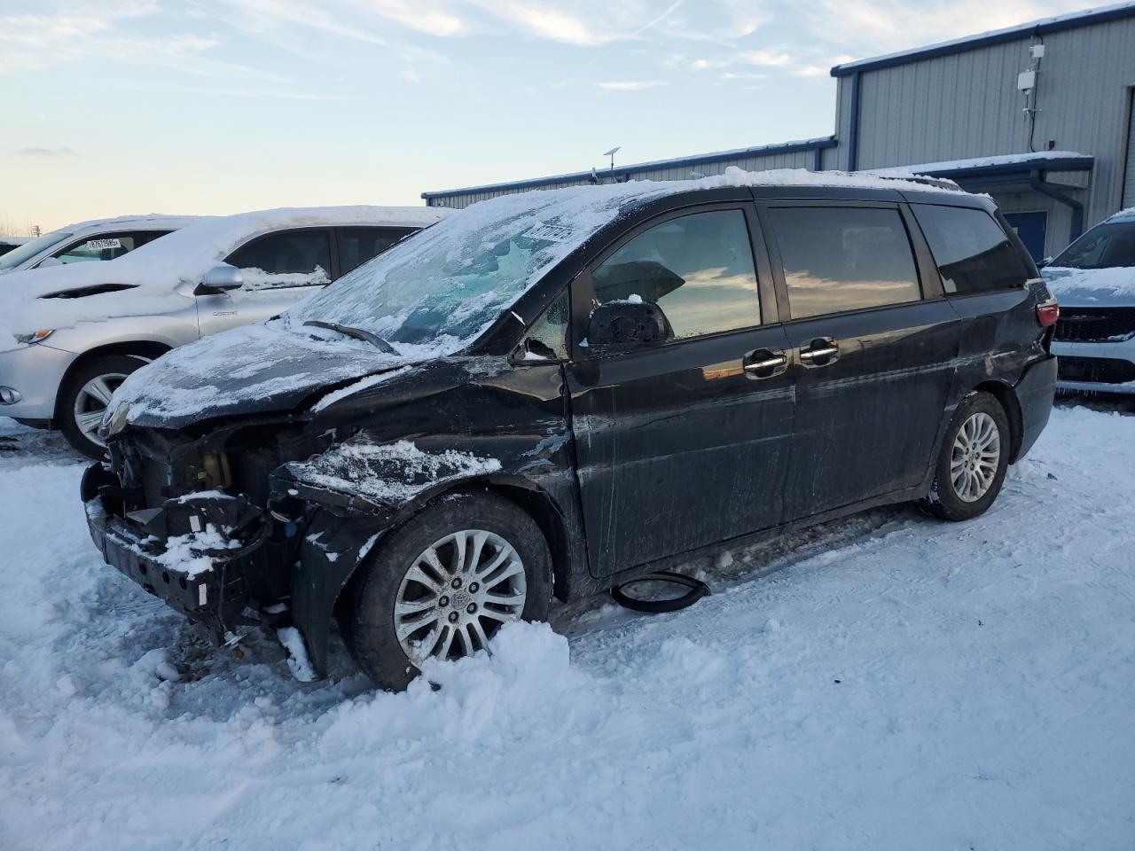 2015 TOYOTA SIENNA XLE