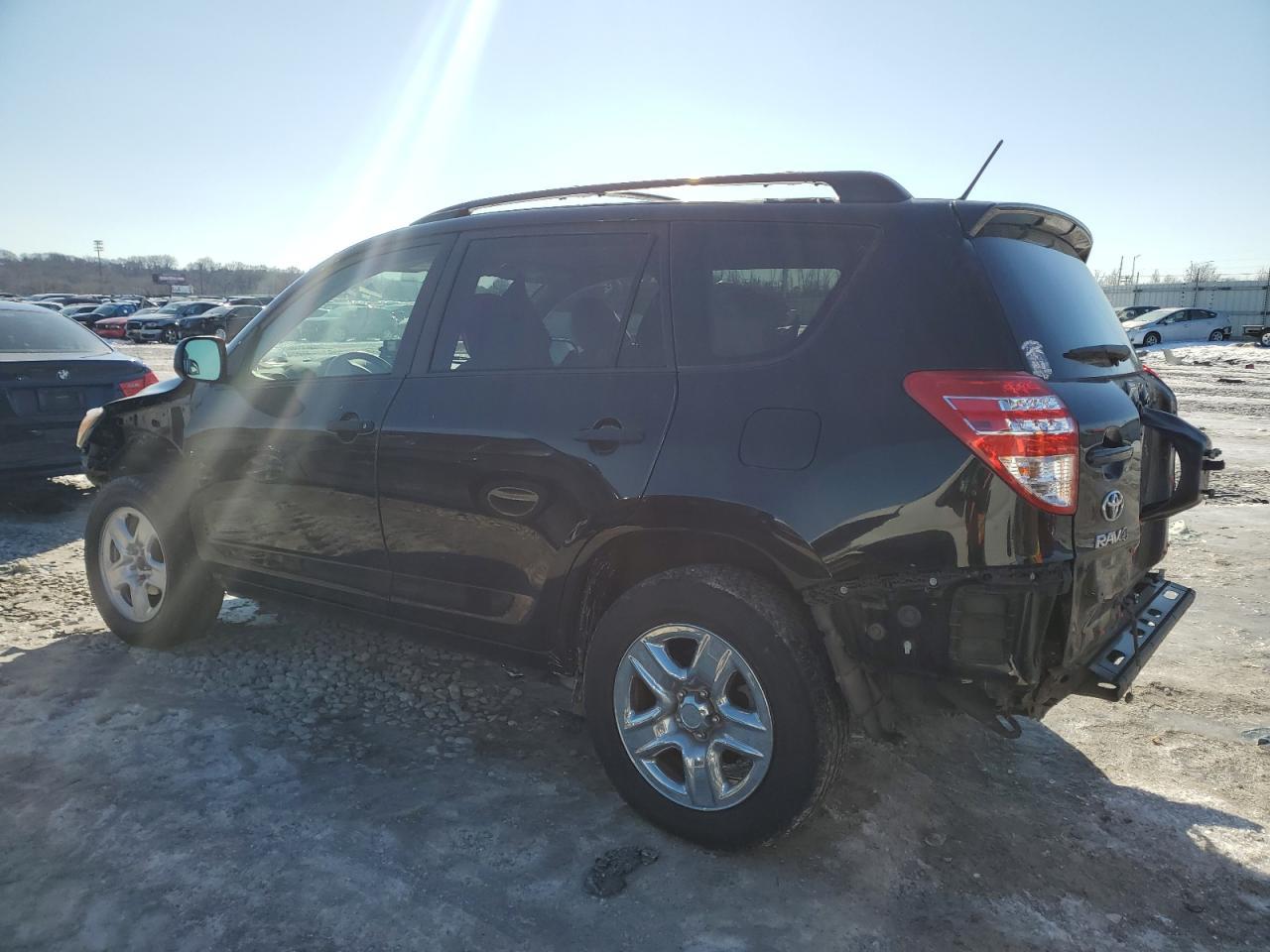 2011 TOYOTA RAV4 - Фото 2