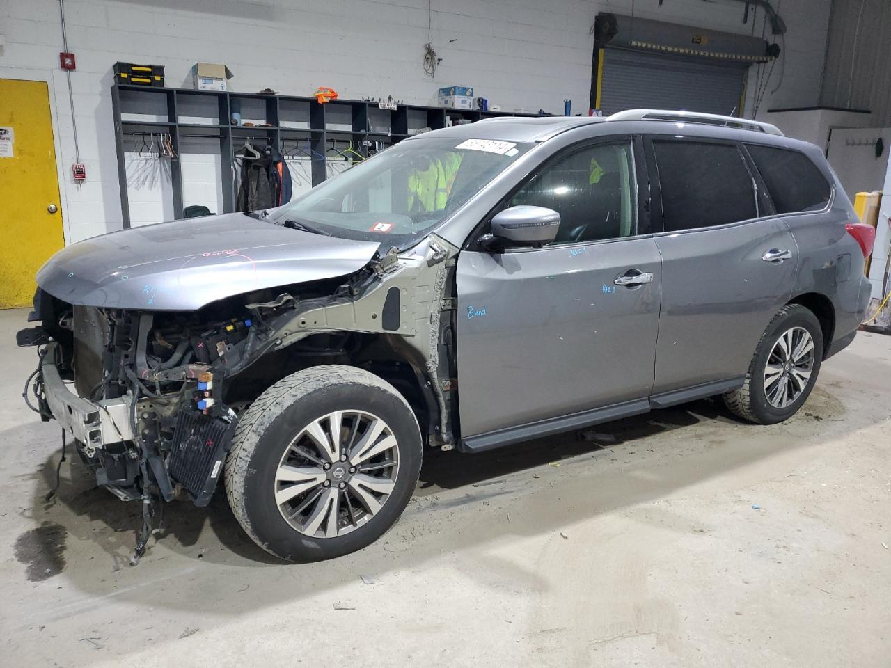 2017 NISSAN PATHFINDER