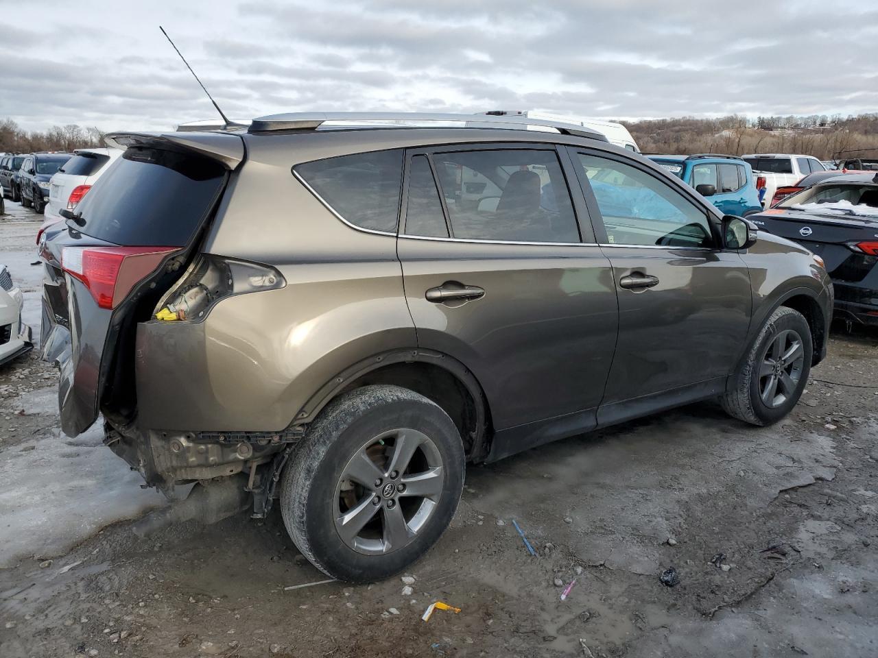 2015 TOYOTA RAV4 XLE - Image 3