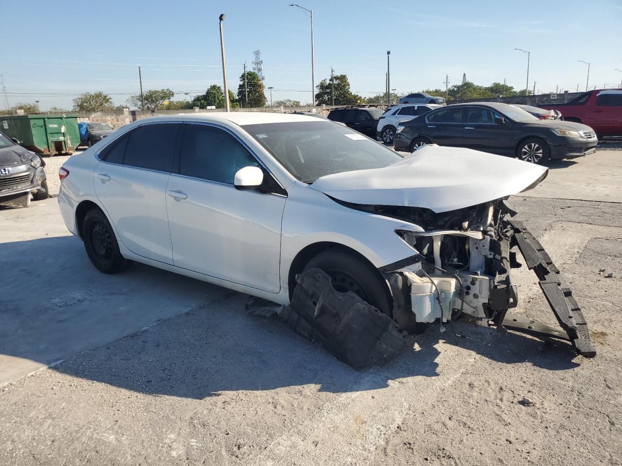 2015 TOYOTA CAMRY LE - Фото 4