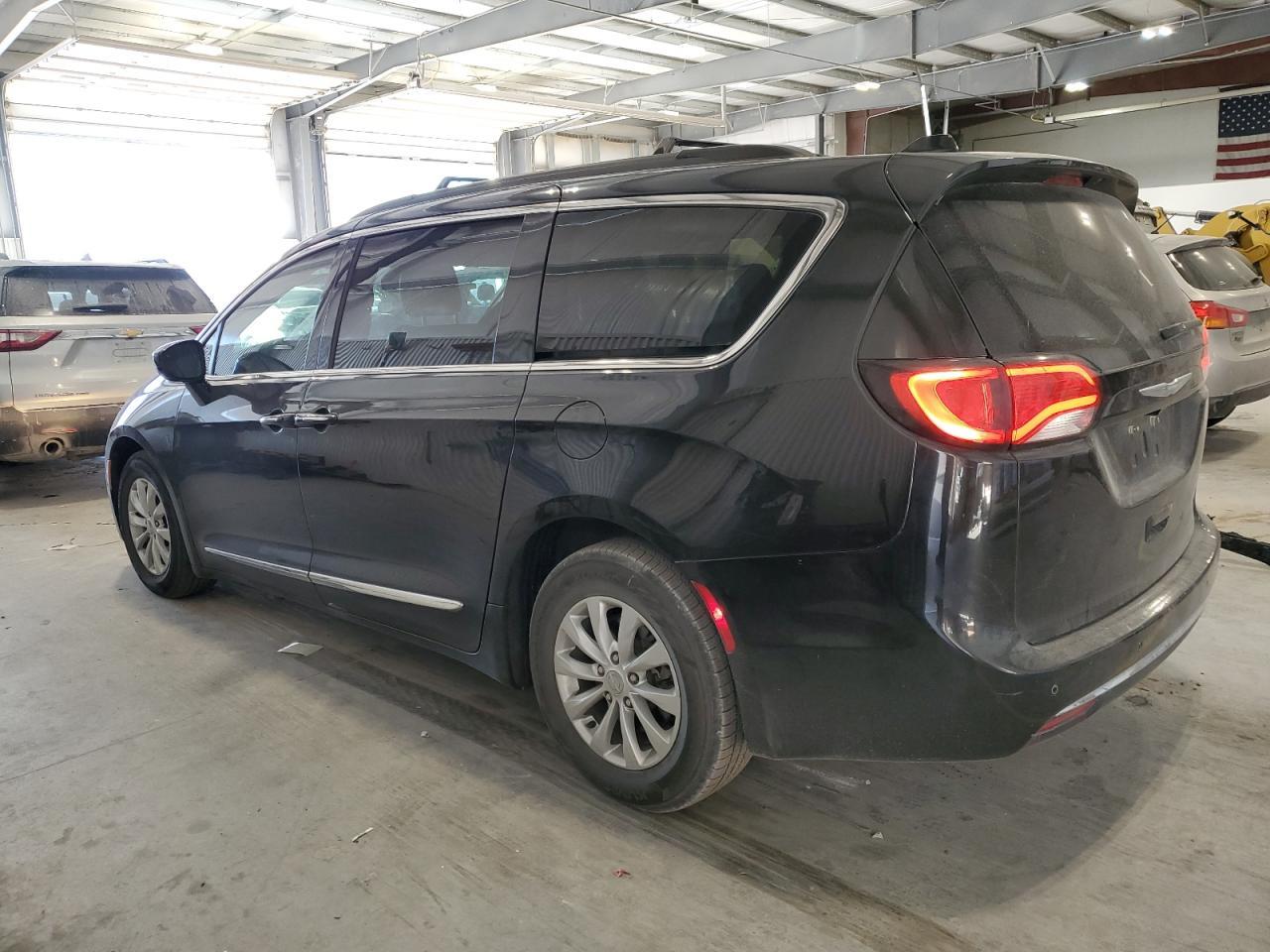 2017 CHRYSLER PACIFICA T - Image 2