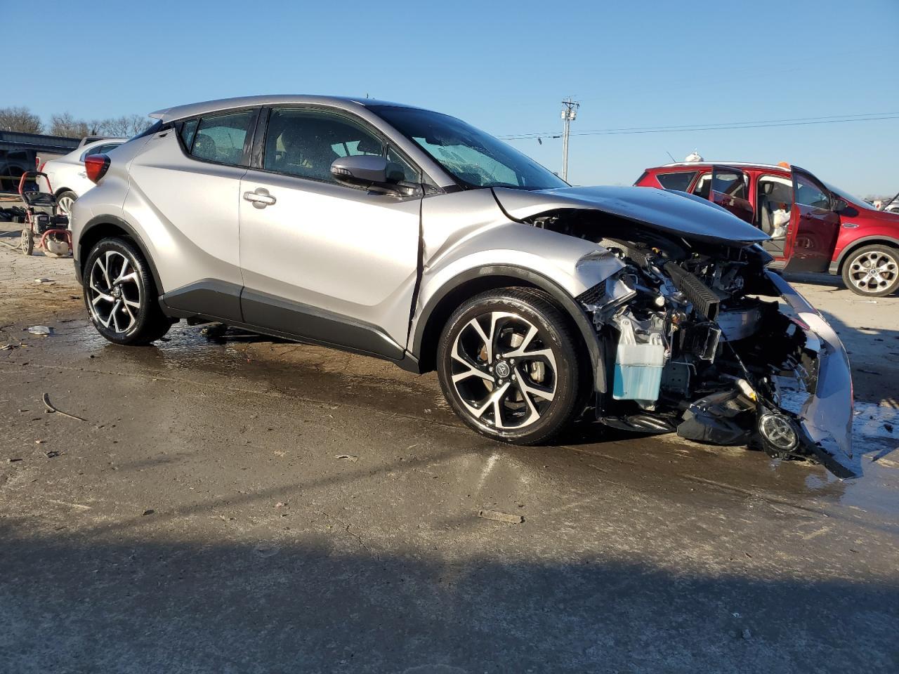 2019 TOYOTA C-HR XLE - Image 4