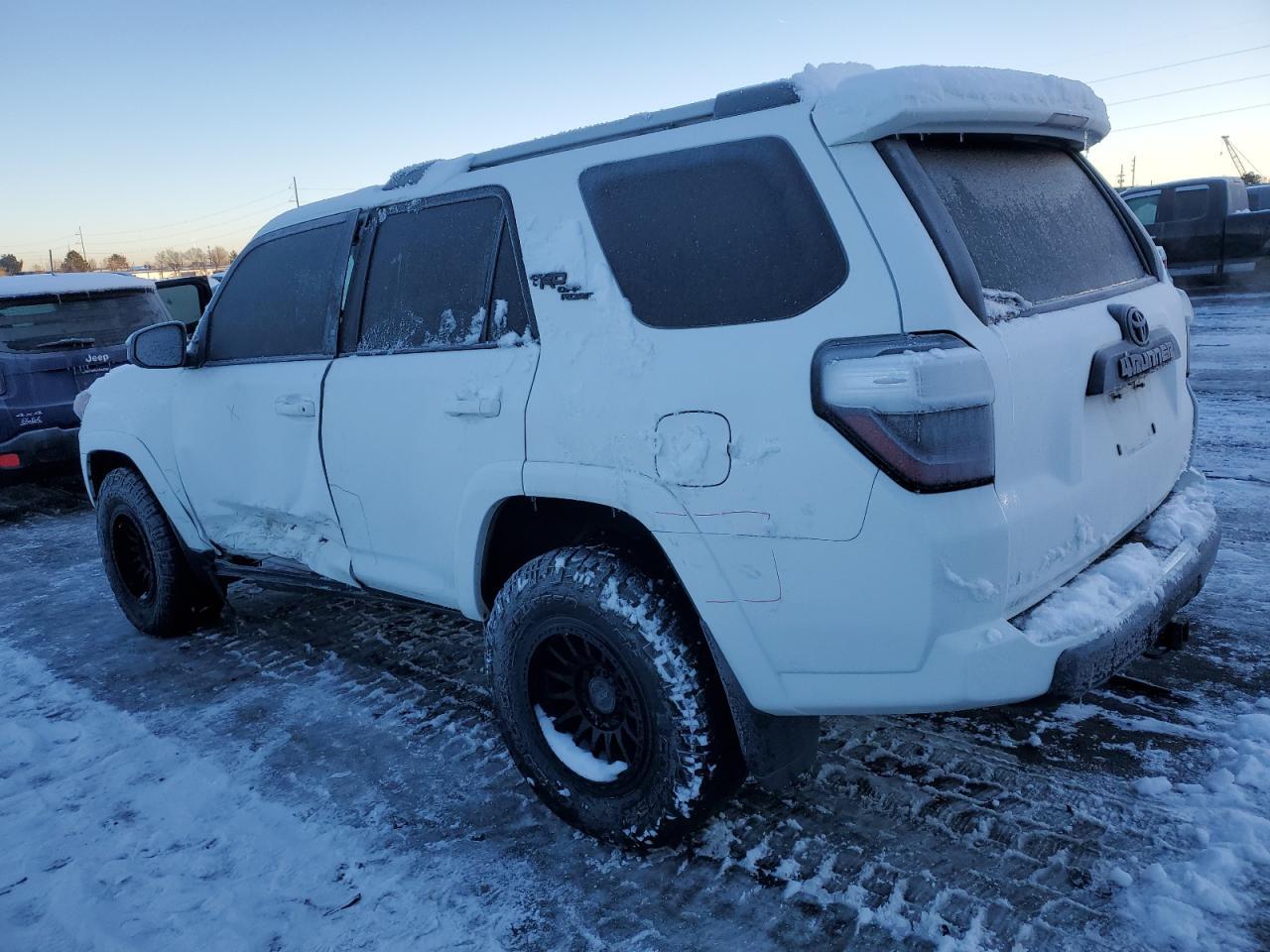 2017 TOYOTA 4RUNNER SR - Image 2