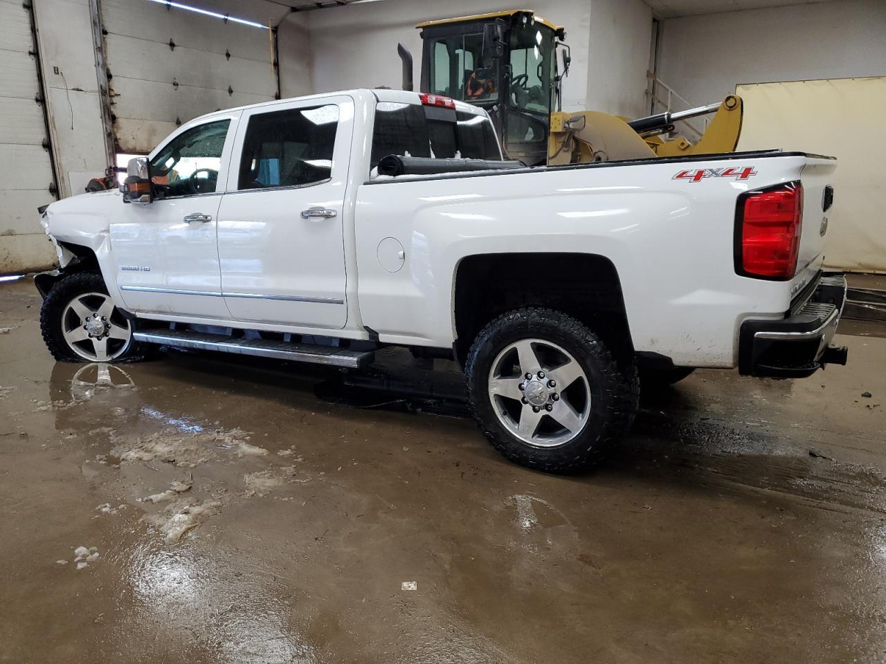 2017 CHEVROLET SILVERADO - Фото 2