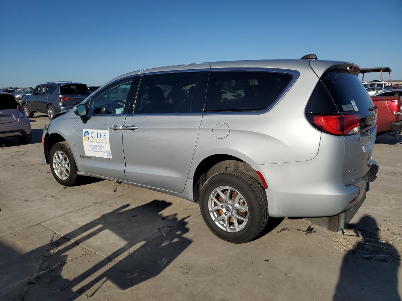 2022 CHRYSLER VOYAGER LX - Фото 2