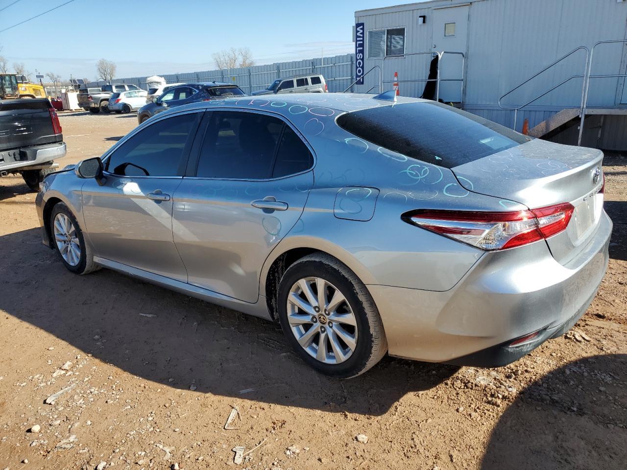 2020 TOYOTA CAMRY LE - Фото 2