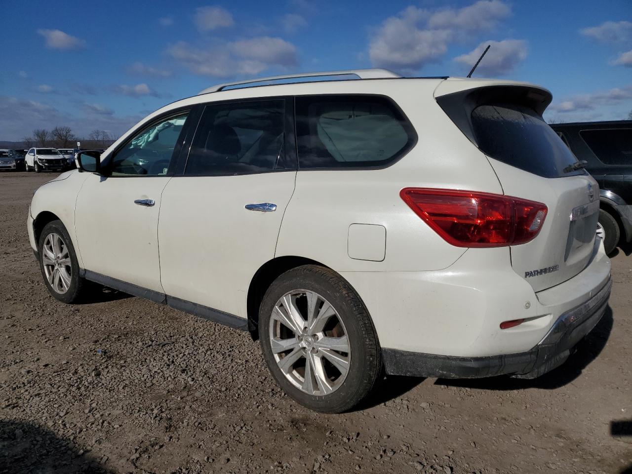 2018 NISSAN PATHFINDER - Image 2