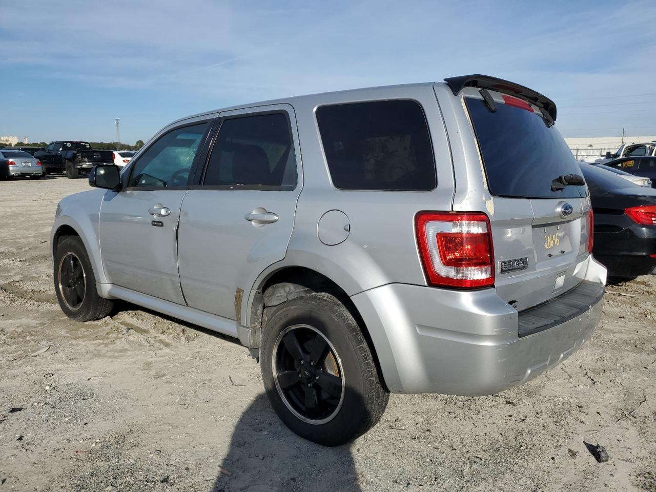 2012 FORD ESCAPE XLT - Image 2