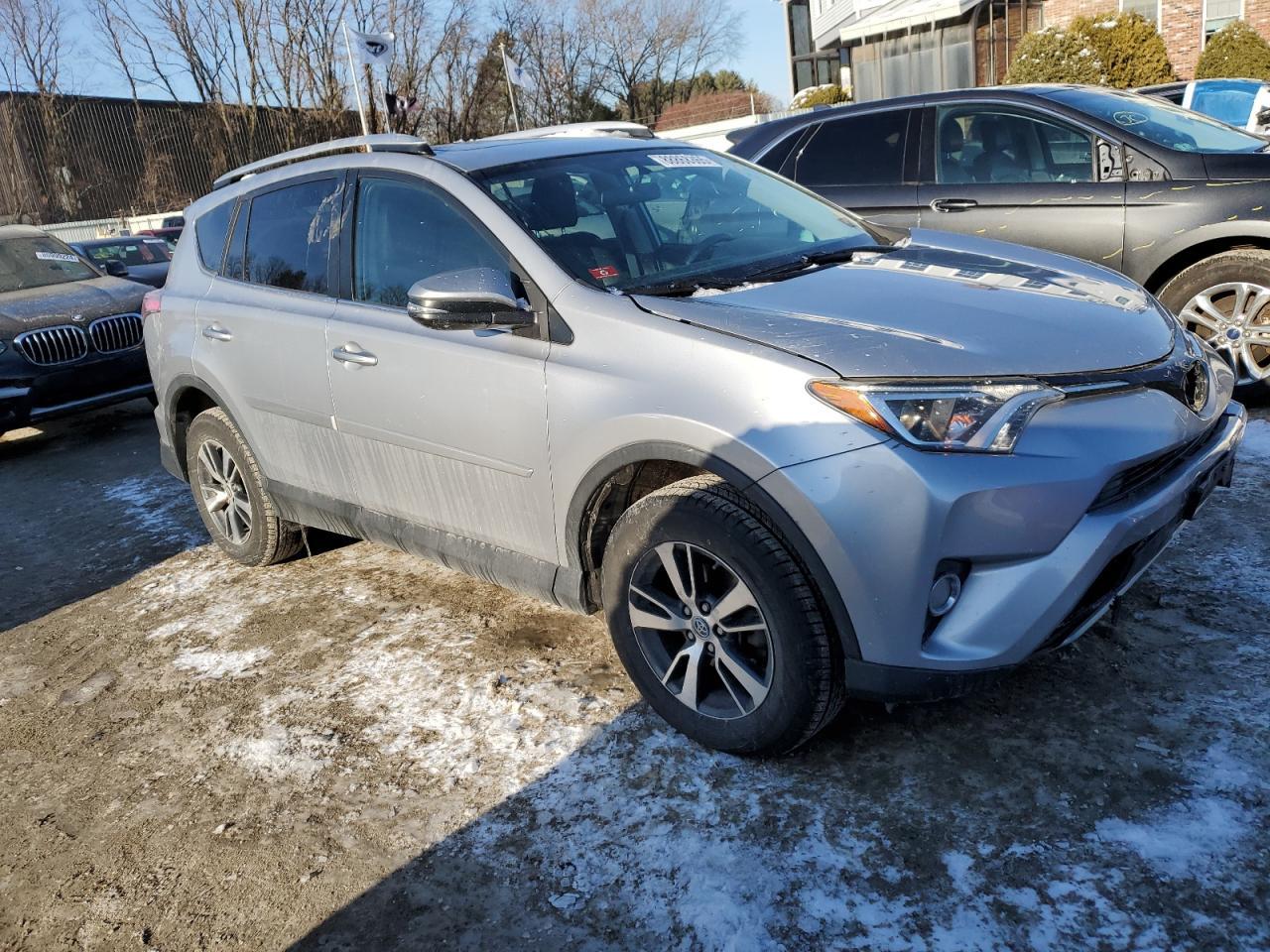 2016 TOYOTA RAV4 XLE - Image 4