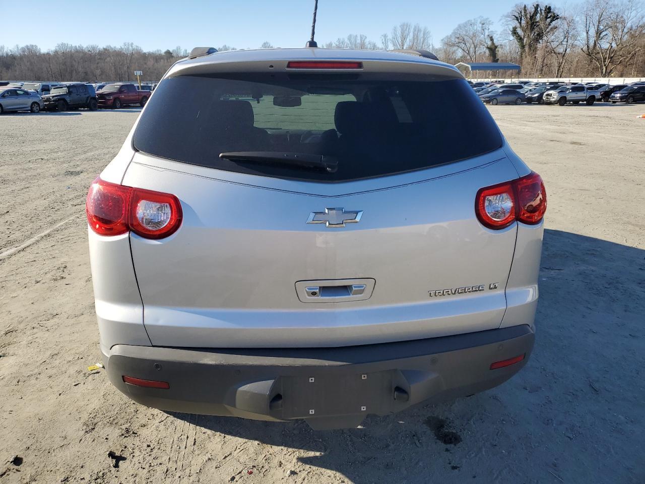 2012 CHEVROLET TRAVERSE L - Image 6