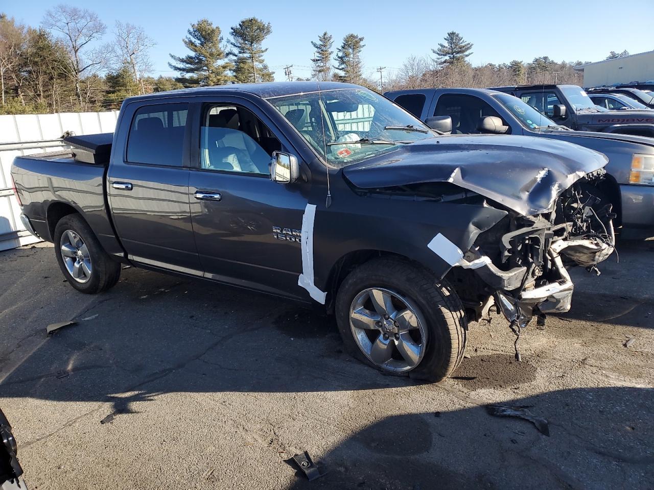 2017 RAM 1500 SLT - Image 4