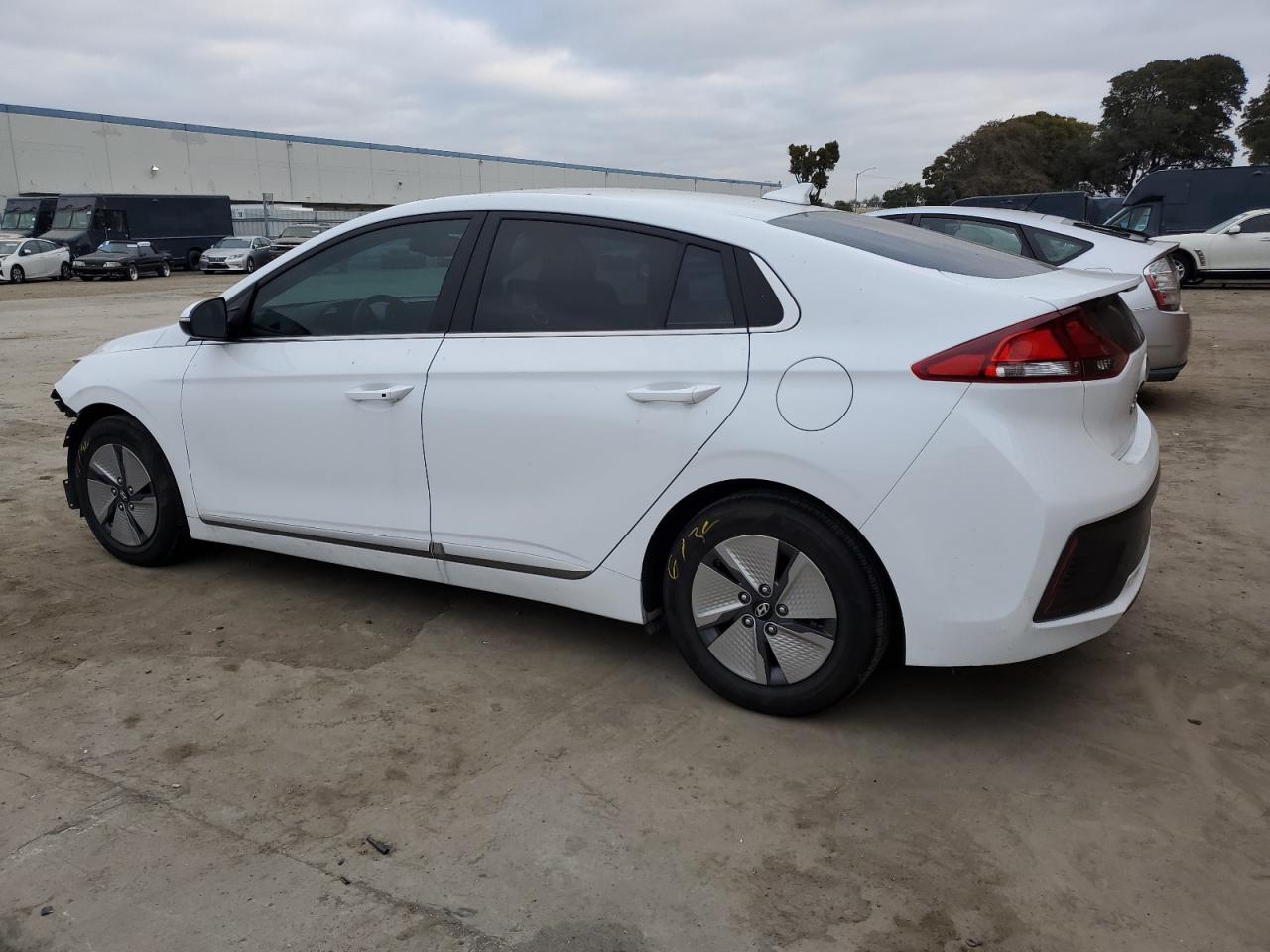2022 HYUNDAI IONIQ SE - Фото 2