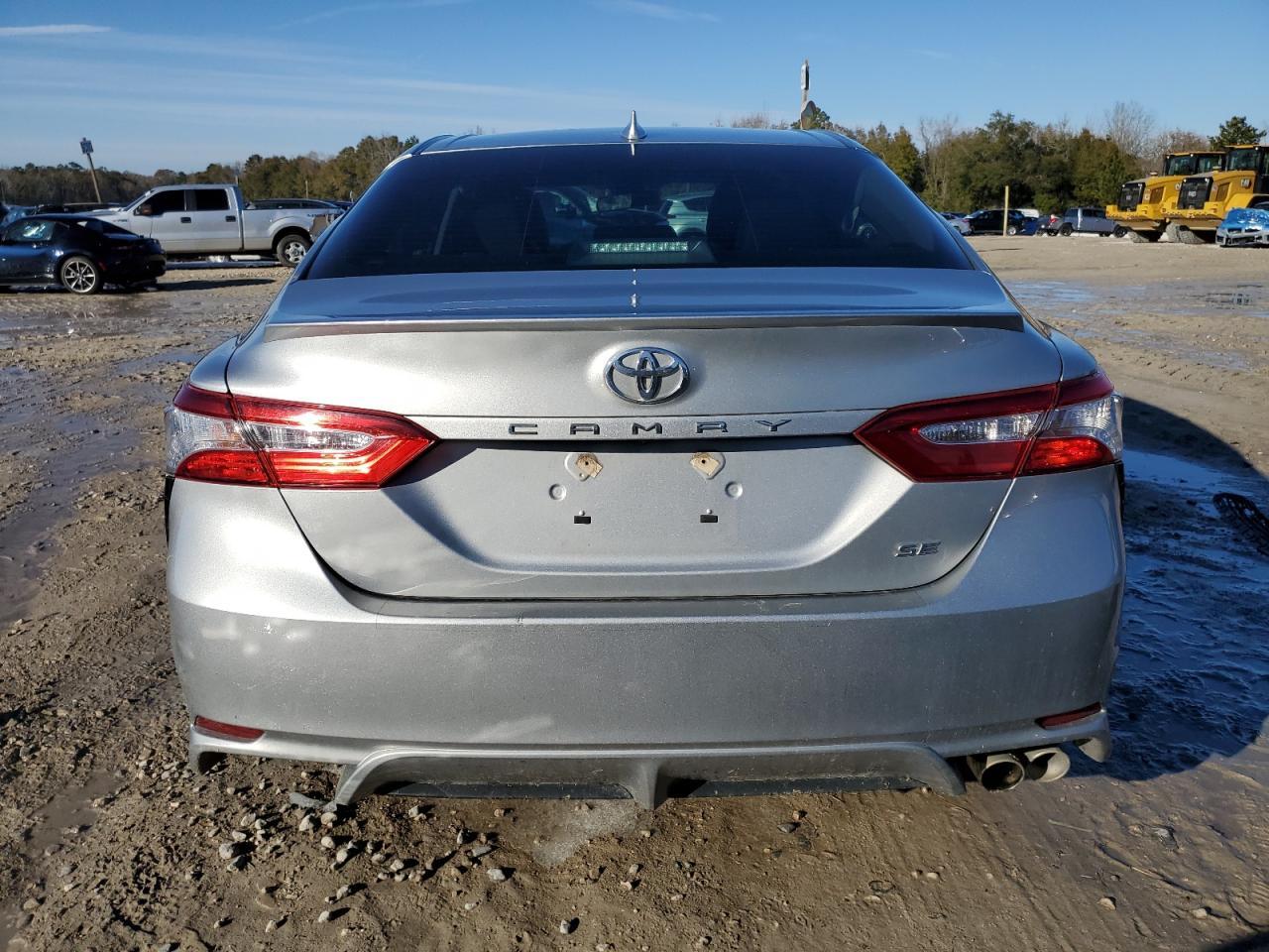 2020 TOYOTA CAMRY SE - Фото 6