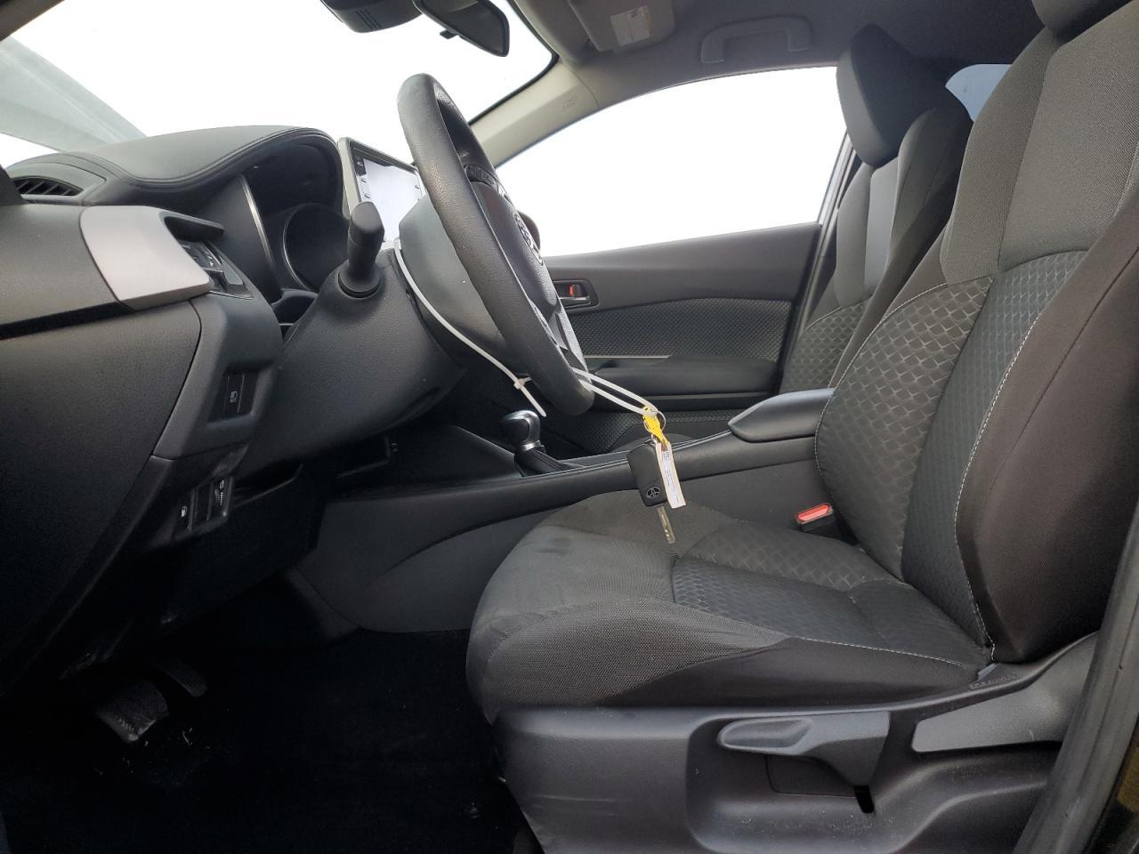 2021 TOYOTA C-HR XLE - Фото 7
