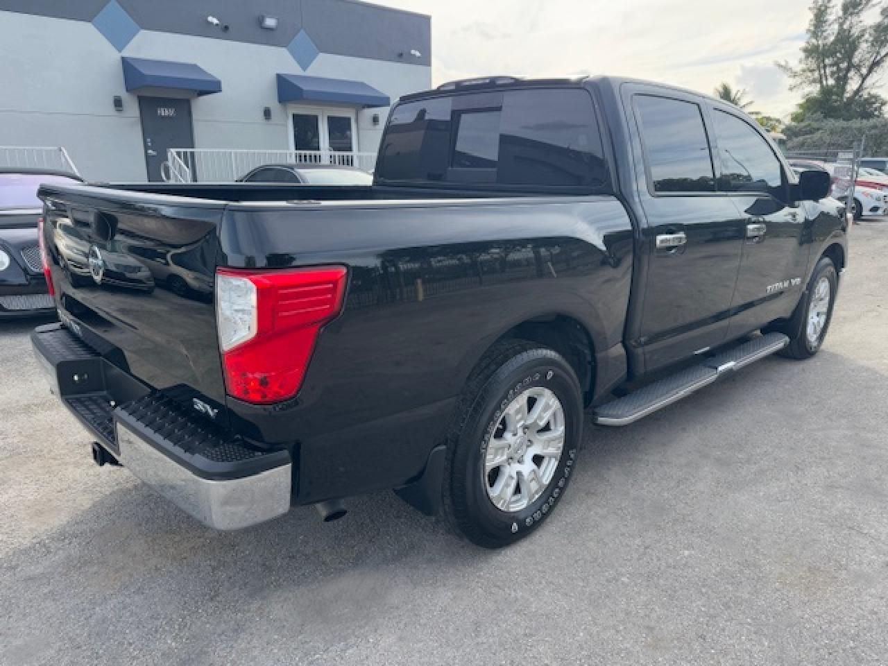 2018 NISSAN TITAN S - Фото 3