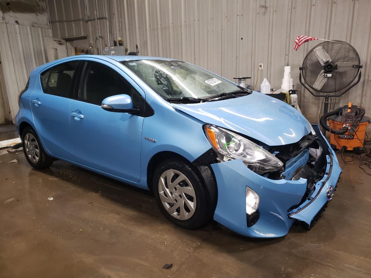 2015 TOYOTA PRIUS C - Image 4