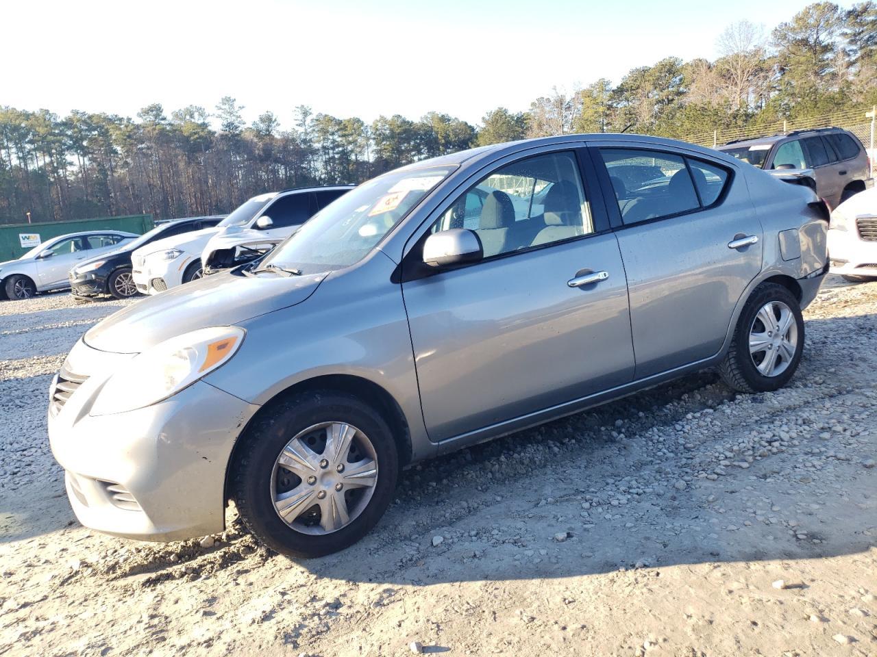 2014 NISSAN VERSA S