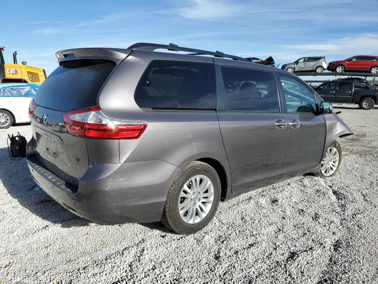 2015 TOYOTA SIENNA XLE - Фото 3
