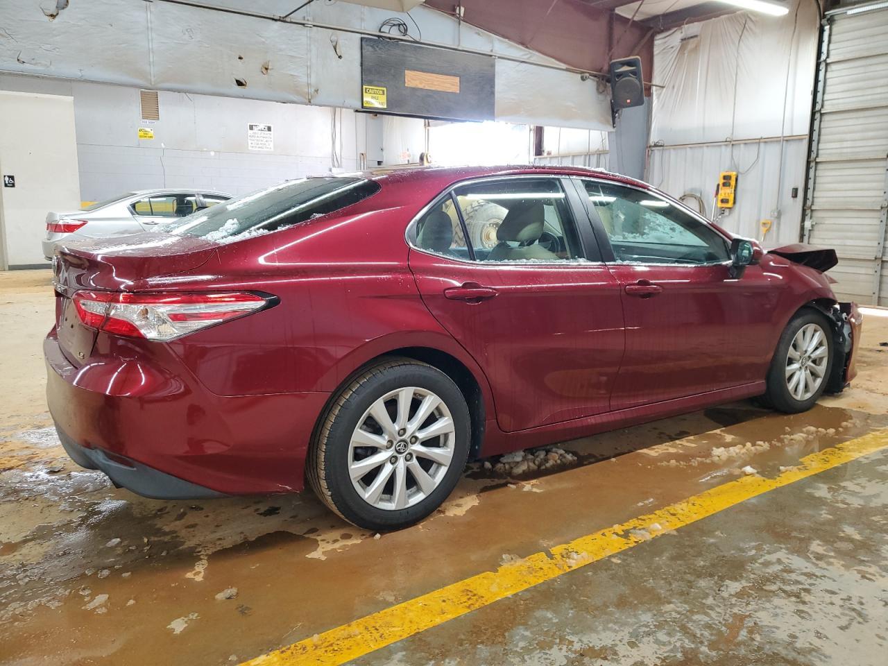 2018 TOYOTA CAMRY L - Фото 3
