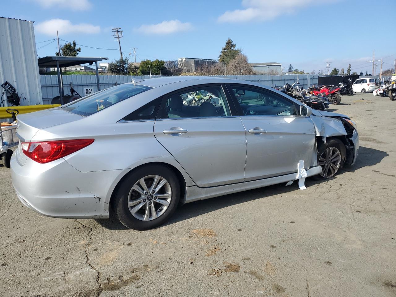 2013 HYUNDAI SONATA GLS - Image 3