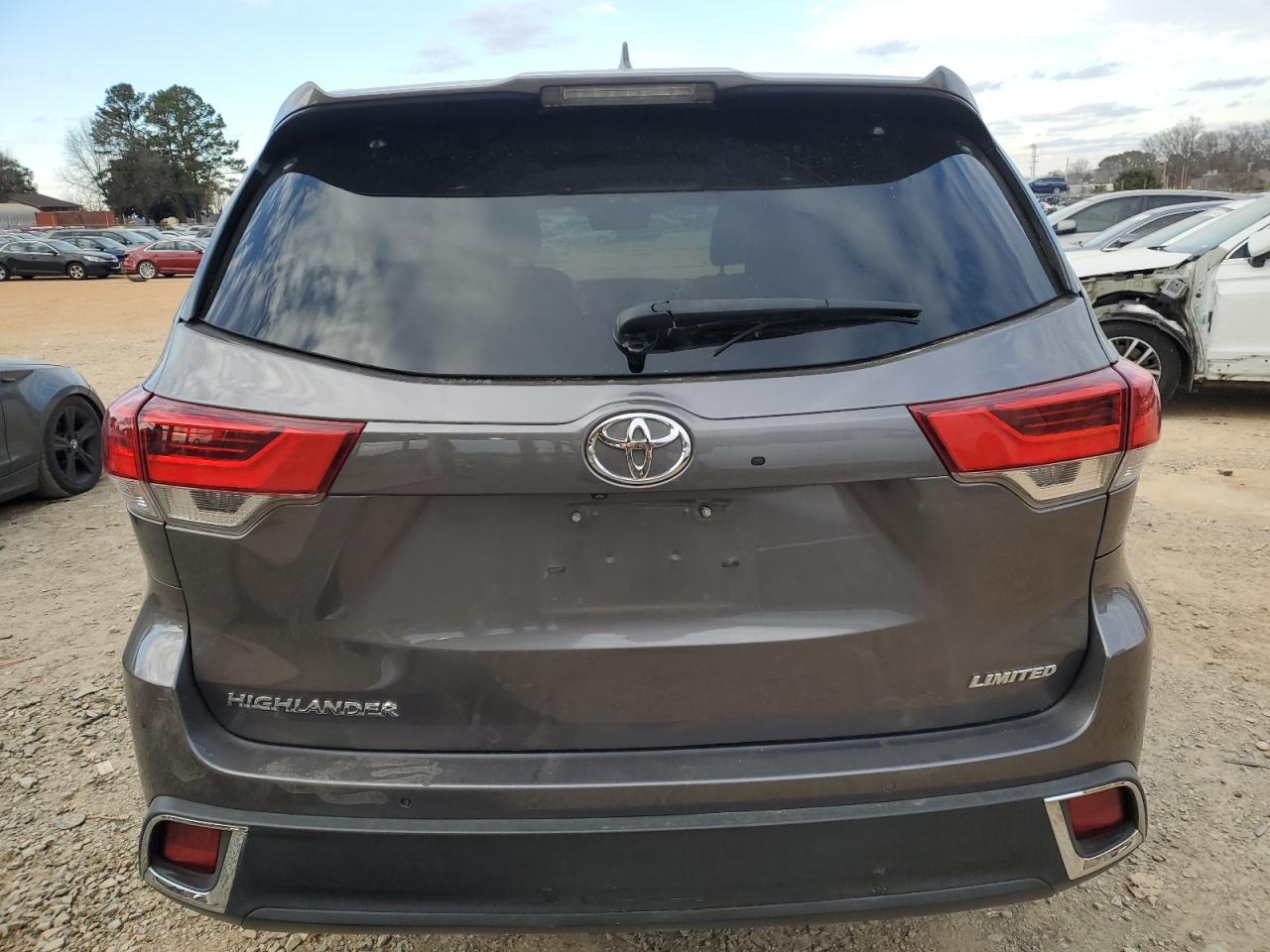 2018 TOYOTA HIGHLANDER - Image 6