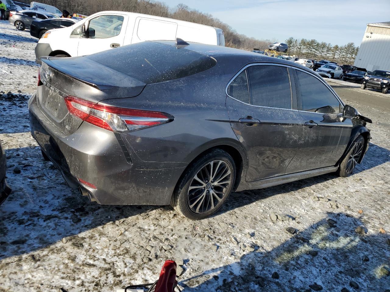 2019 TOYOTA CAMRY L - Фото 3