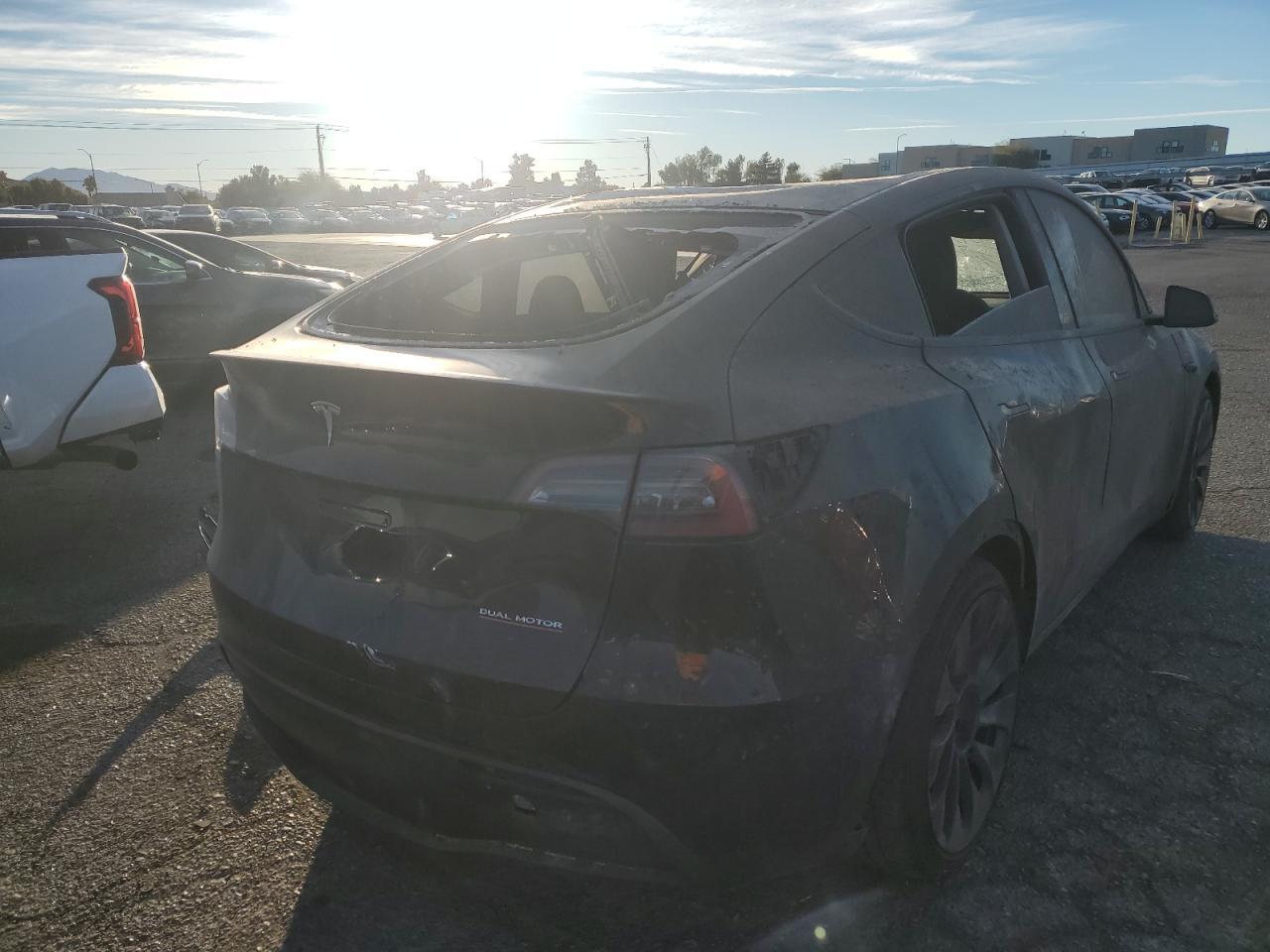 2023 TESLA MODEL Y - Фото 3