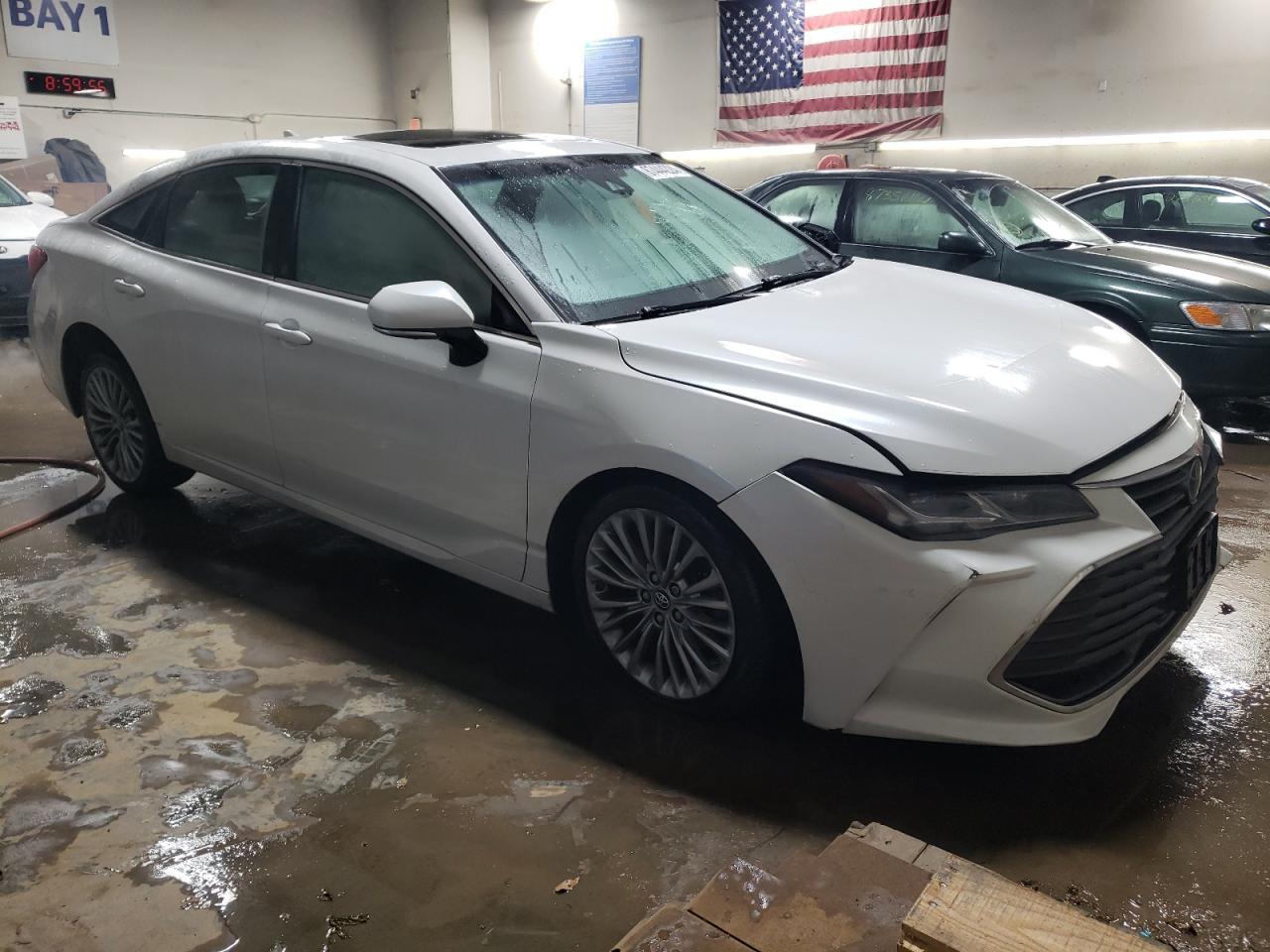 2019 TOYOTA AVALON XLE - Image 4