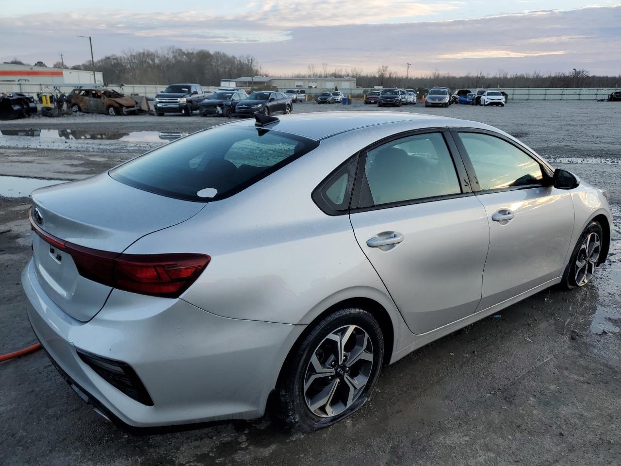 2020 KIA FORTE FE - Фото 3