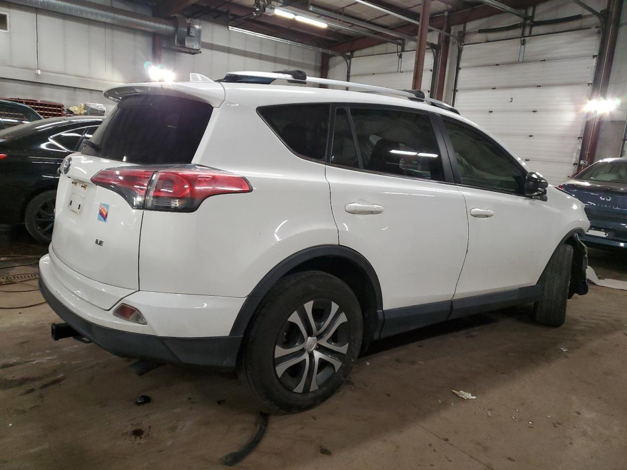 2016 TOYOTA RAV4 LE - Фото 3