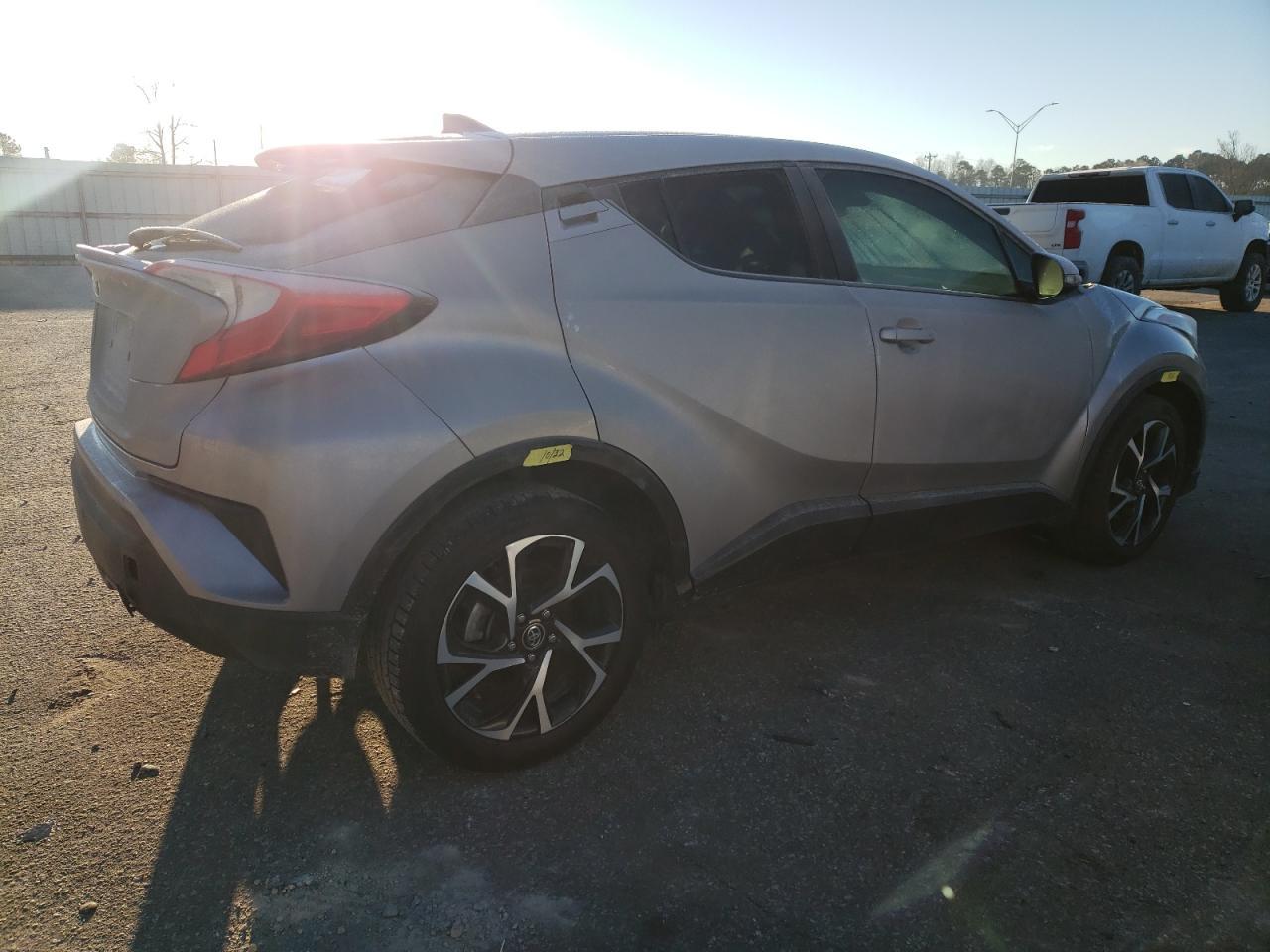 2018 TOYOTA C-HR XLE - Image 3