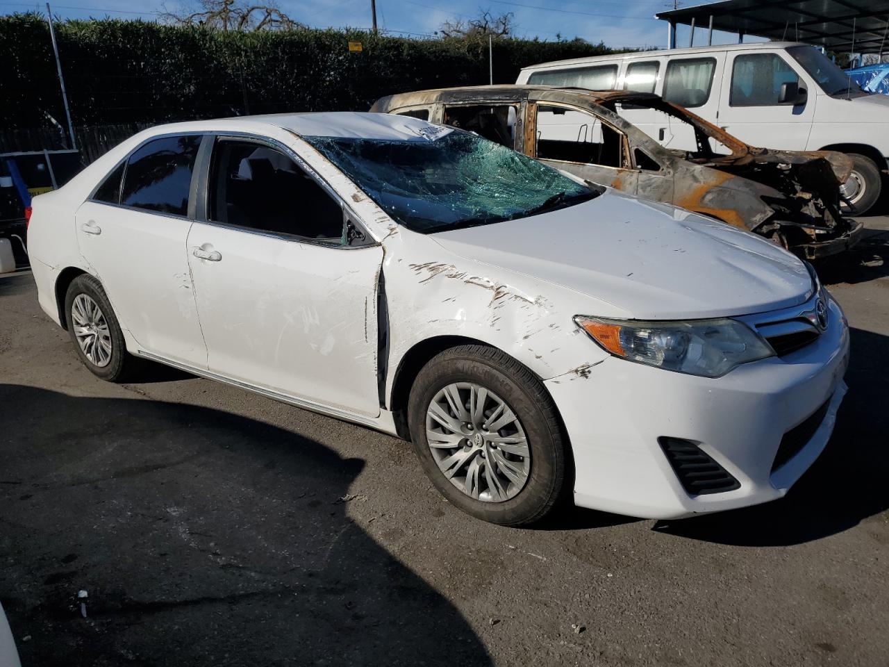 2014 TOYOTA CAMRY L - Фото 4
