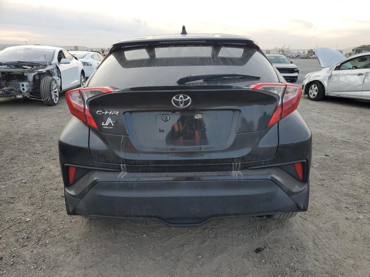 2021 TOYOTA C-HR XLE - Фото 6