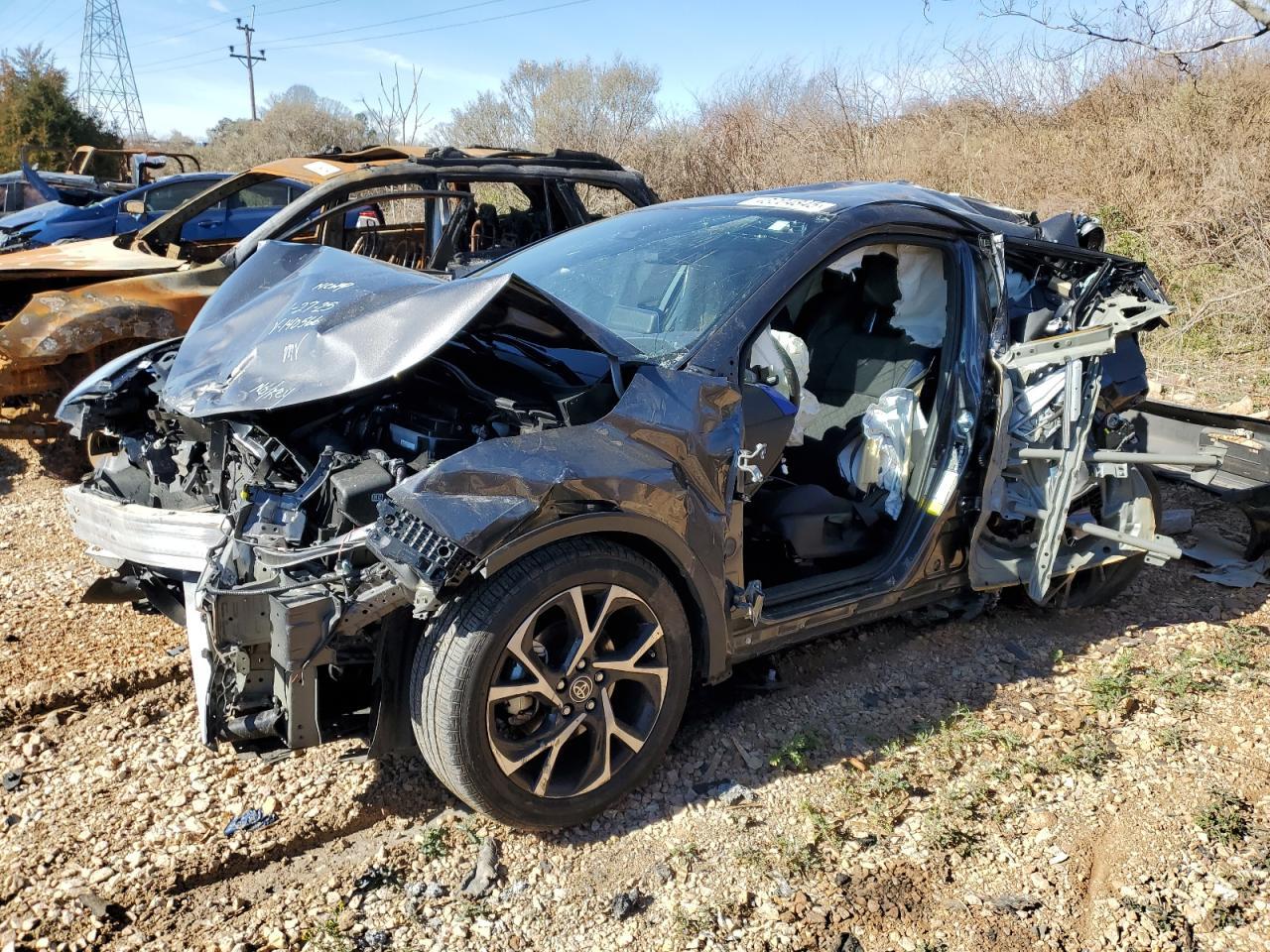 2022 TOYOTA C-HR XLE