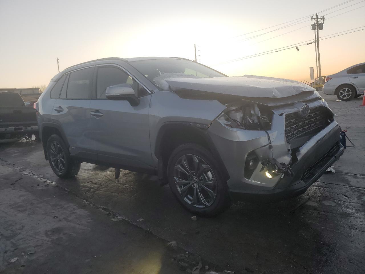 2024 TOYOTA RAV4 XLE P - Image 4
