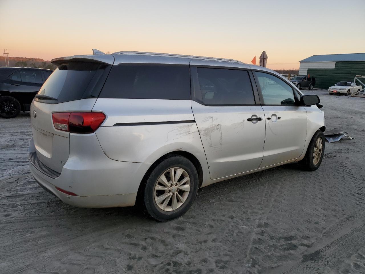 2017 KIA SEDONA LX - Фото 3
