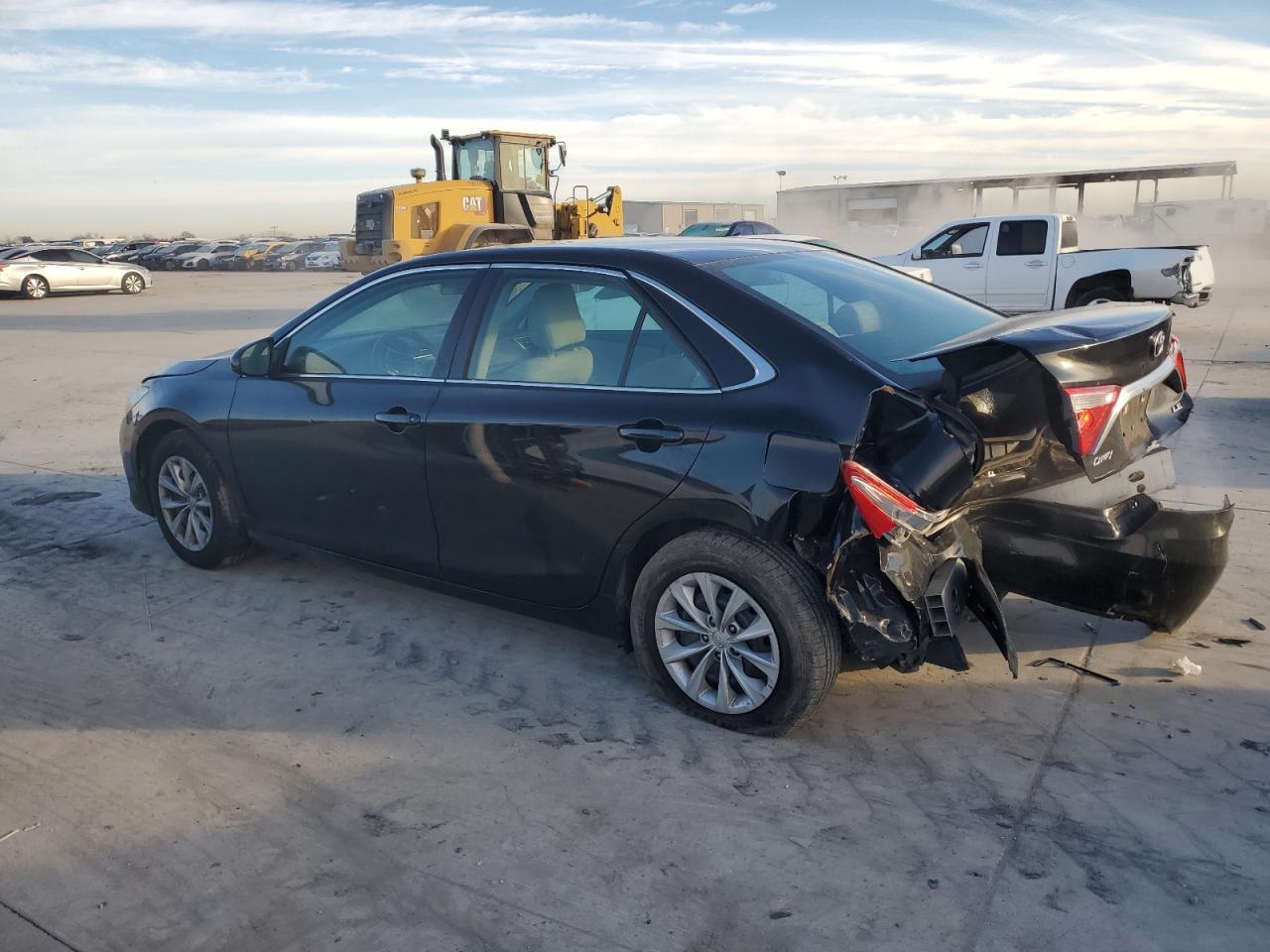 2015 TOYOTA CAMRY LE - Фото 2