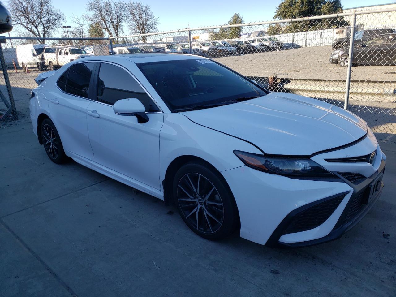 2021 TOYOTA CAMRY SE - Фото 4