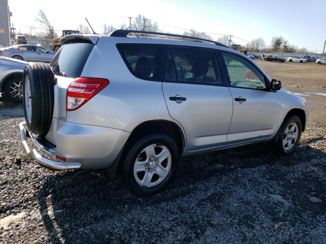 2011 TOYOTA RAV4 - Image 3