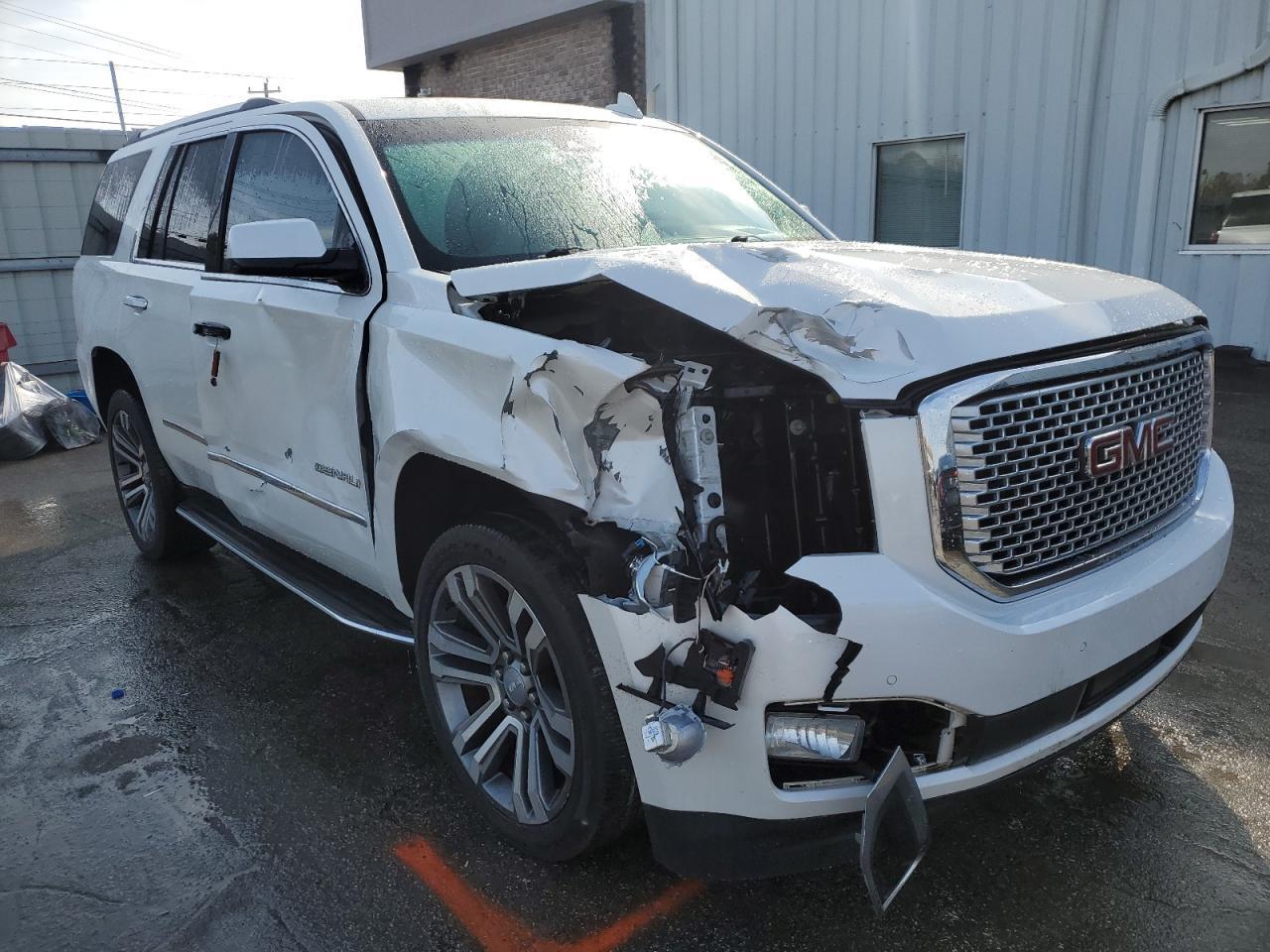 2017 GMC YUKON DENA - Фото 4