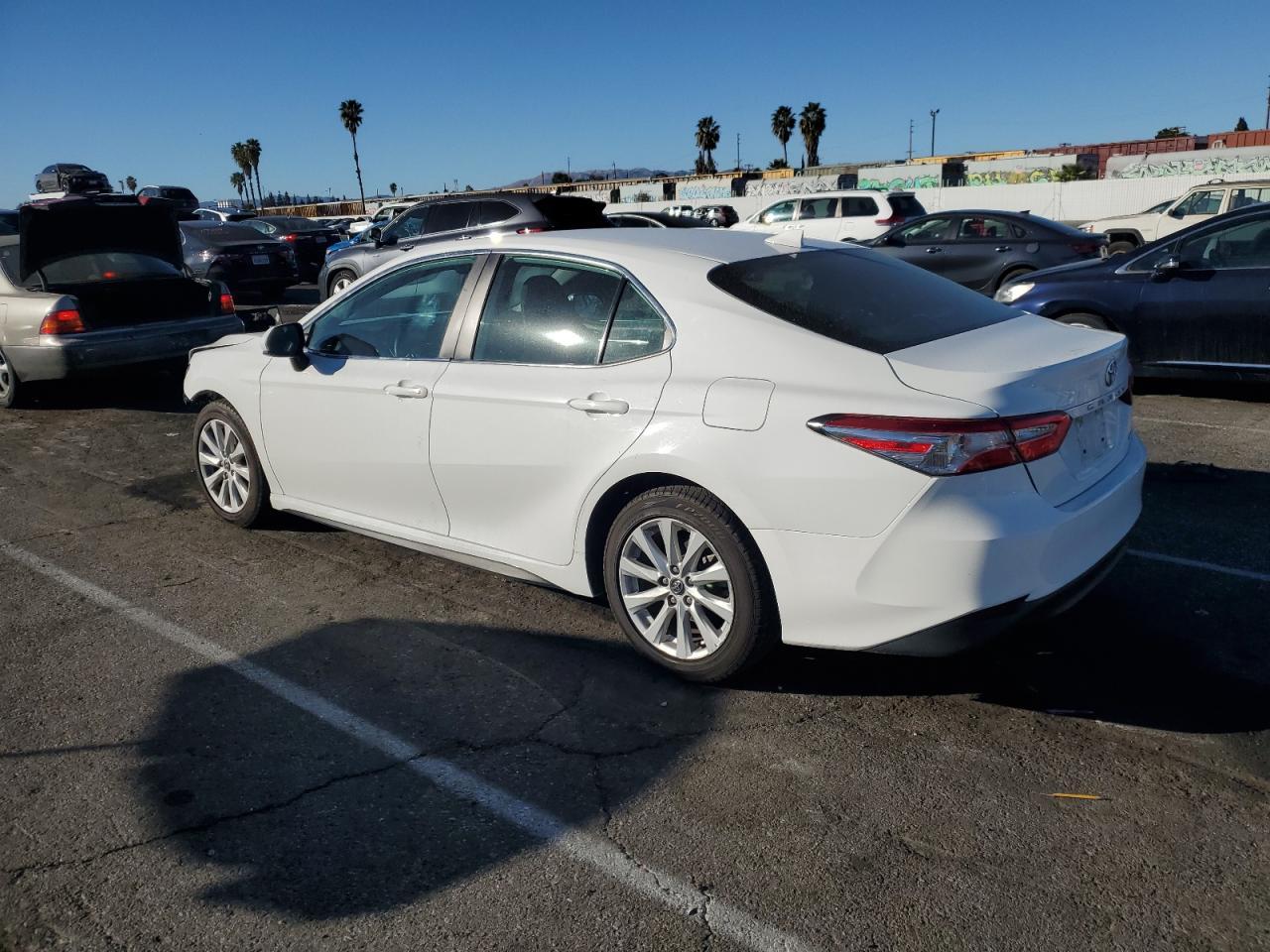 2020 TOYOTA CAMRY LE - Фото 2
