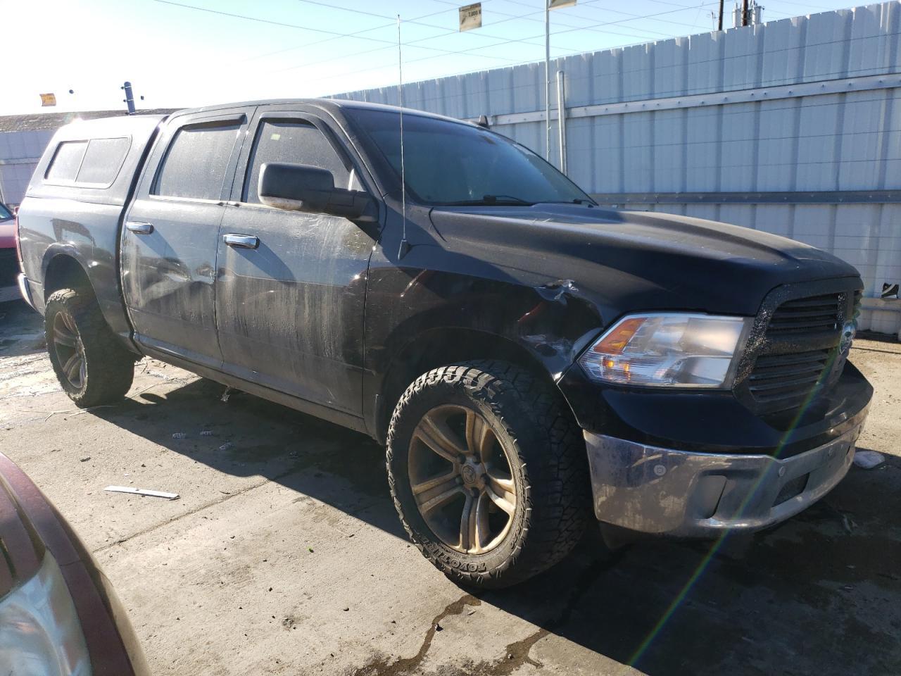 2017 RAM 1500 SLT - Image 4
