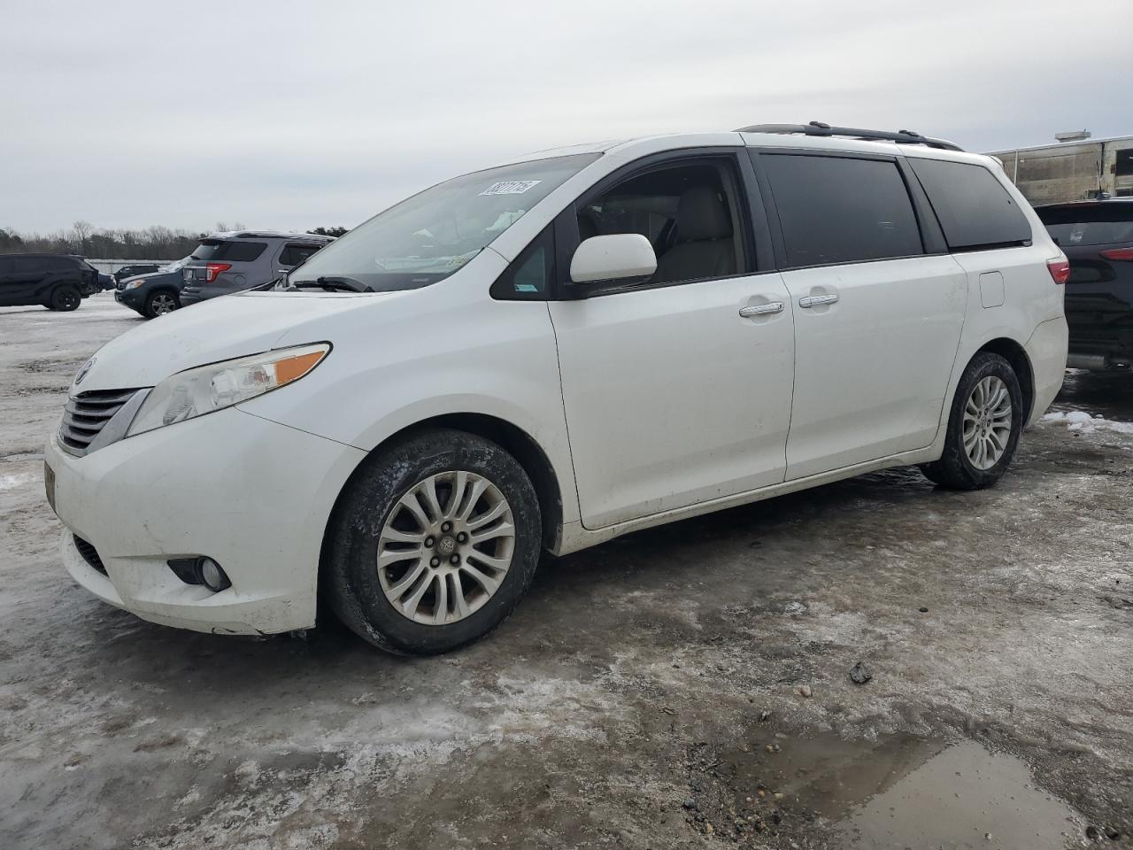 2015 TOYOTA SIENNA XLE