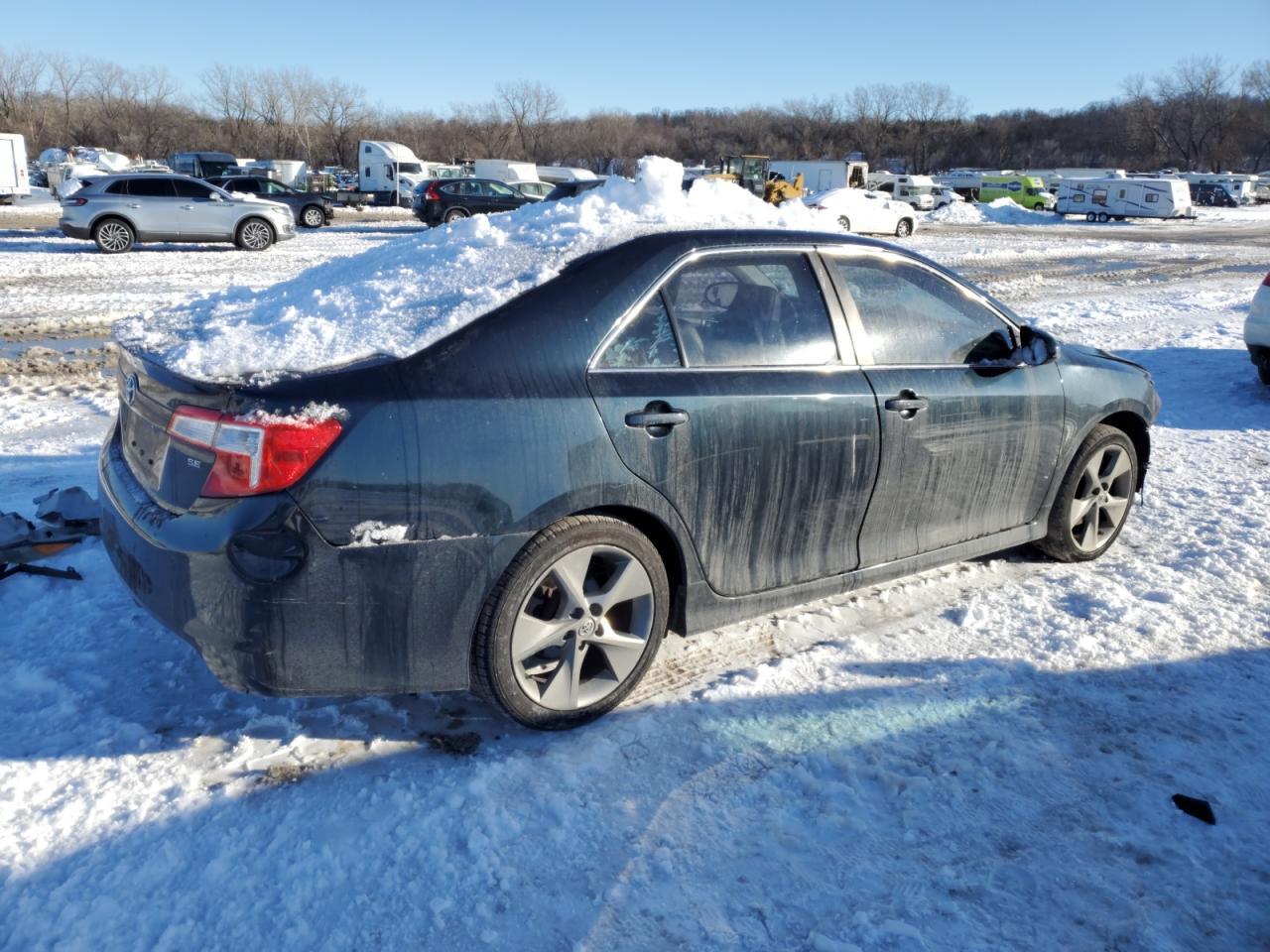 2014 TOYOTA CAMRY L - Фото 3