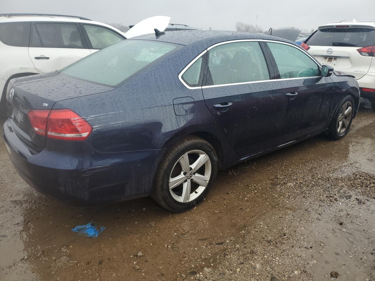 2013 VOLKSWAGEN PASSAT SE - Image 3