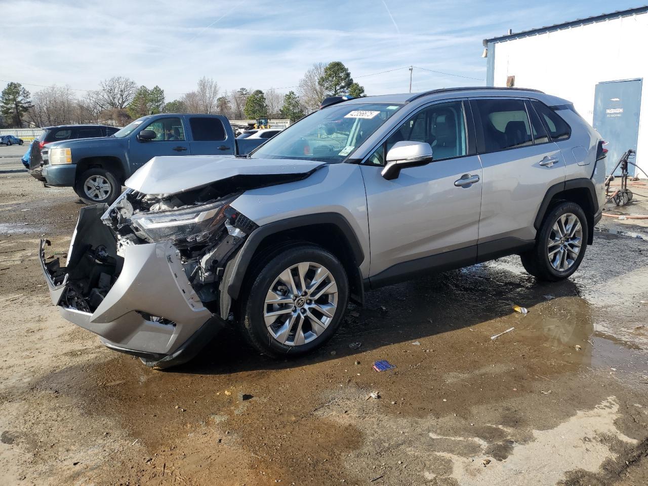 2024 TOYOTA RAV4 XLE P