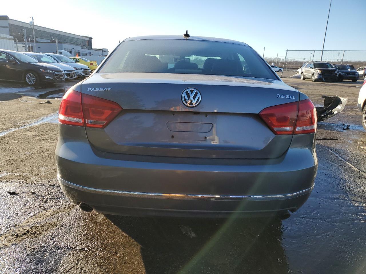 2013 VOLKSWAGEN PASSAT SEL - Image 6